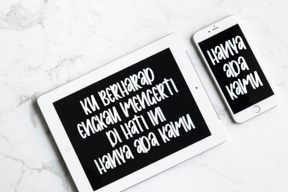 Dashaya Font Poster 4