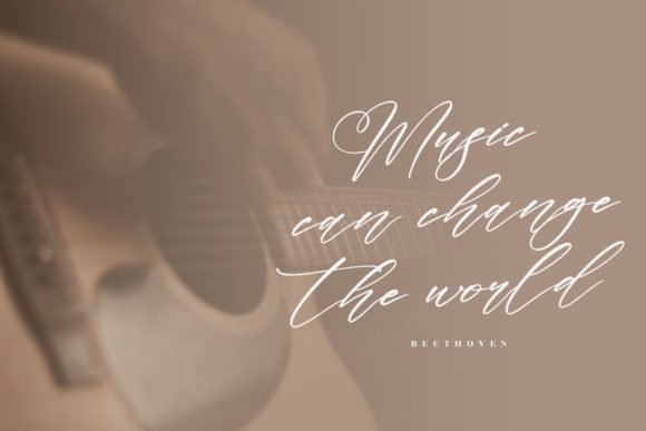 Ramanda Victoria Font Poster 4