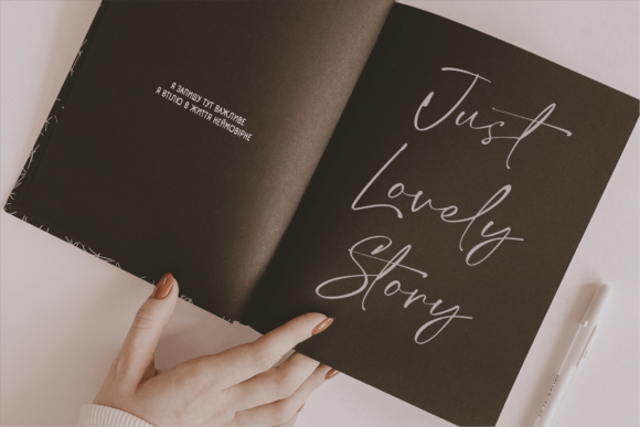 Hey Lovely Font Poster 11