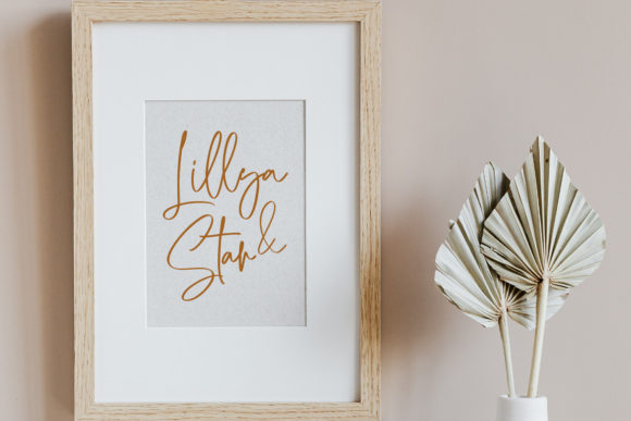 Lillyanstar Font Poster 10