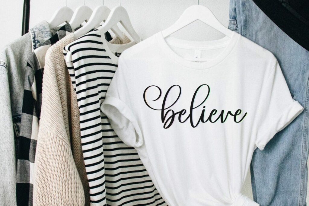 Raelyn - Lovely Script Font Poster 6
