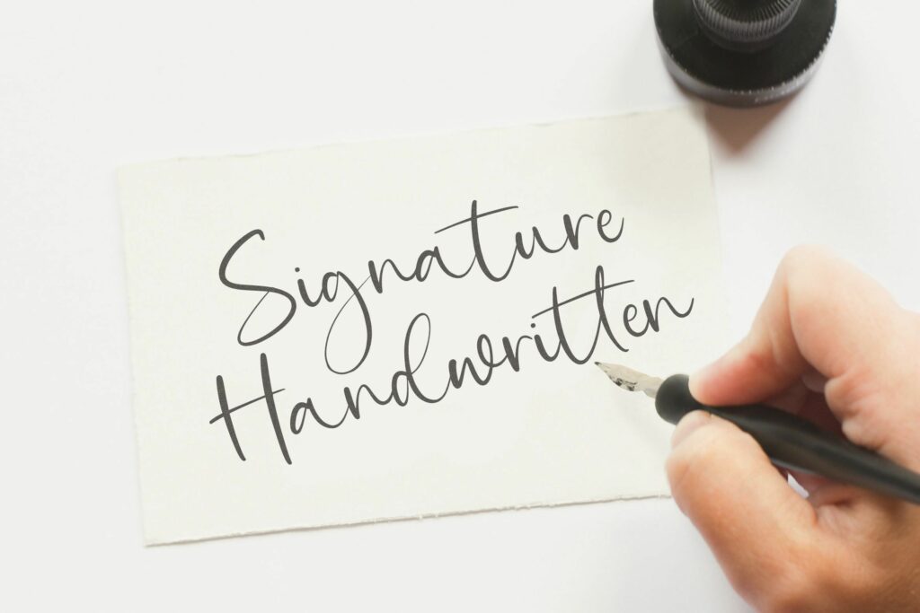 Ruxtoni Modern Handwritten Font Poster 3