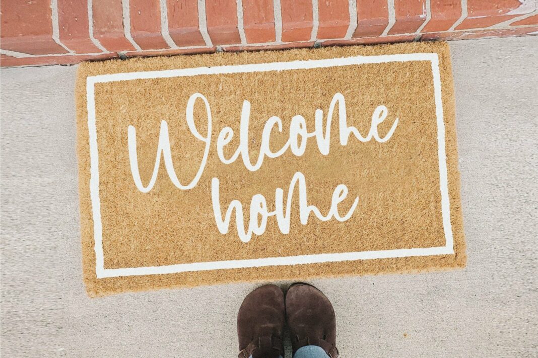 Violetail Modern Handwritten Font Poster 4